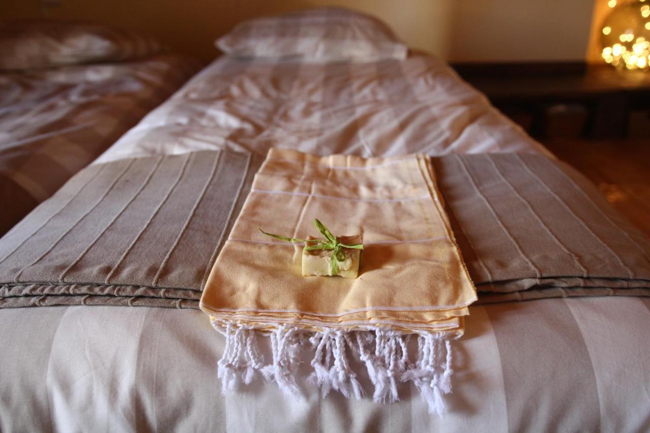 Bed and Breakfast Le Moulin Scalagrand Mazieres  Экстерьер фото